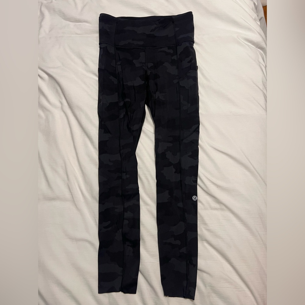 Fast & Free High-Rise Tight 25” - Black Camo